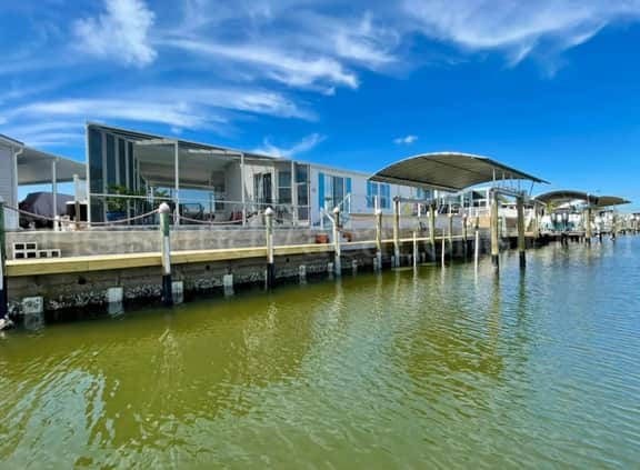Slip & Dip - 2/2 Waterfront Pool Home